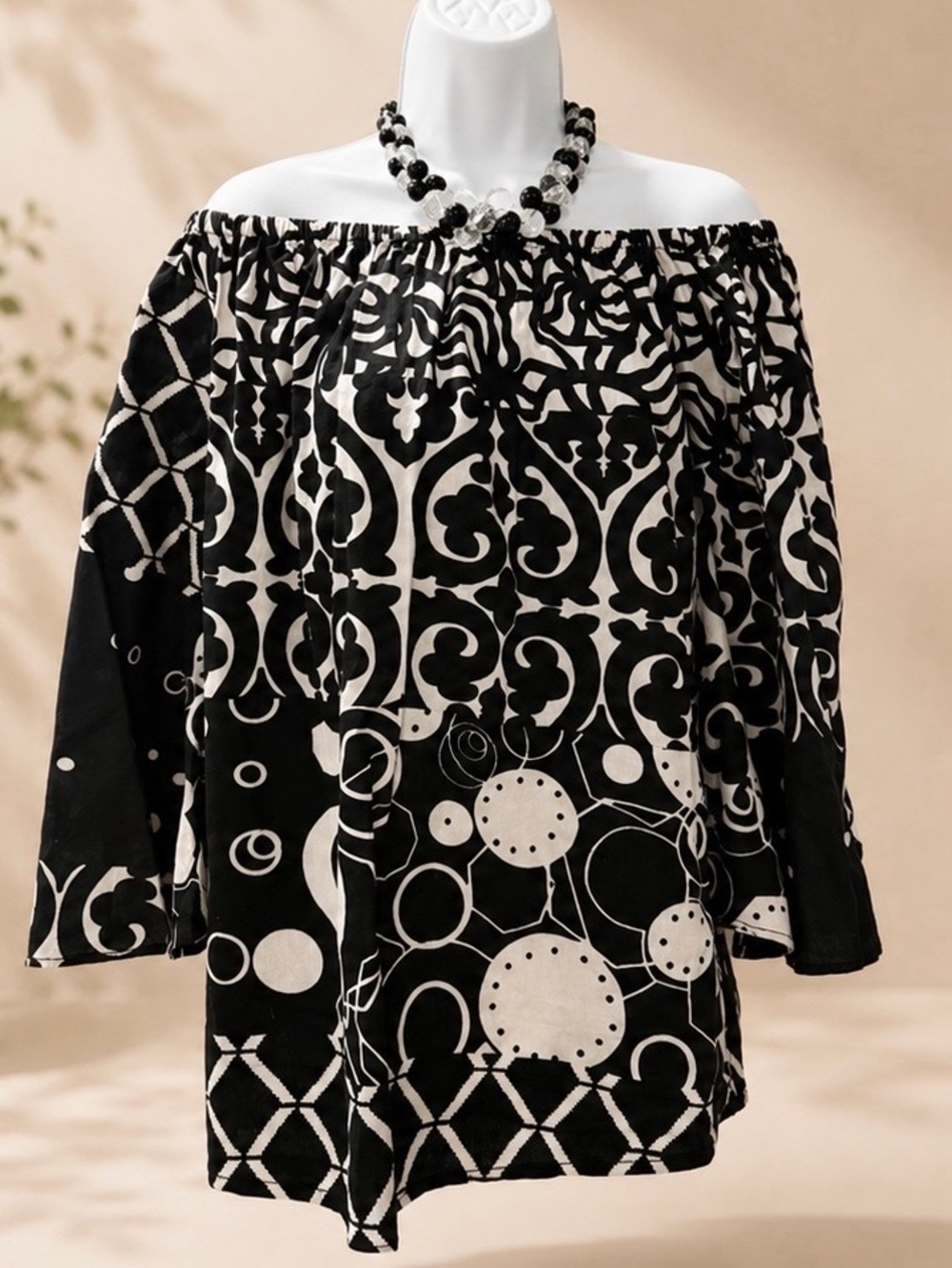 (No Brand) Off-Shoulder Black & White Patterned Women’s Top